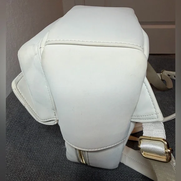 Loungefly Harry Potter Golden Snitch Quilted Mini Backpack - Picture 8 of 11